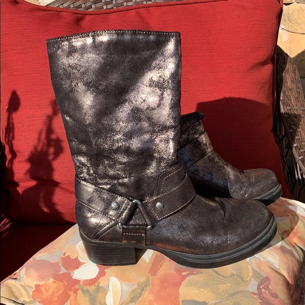 Like new Vera Wang rose metallic boots